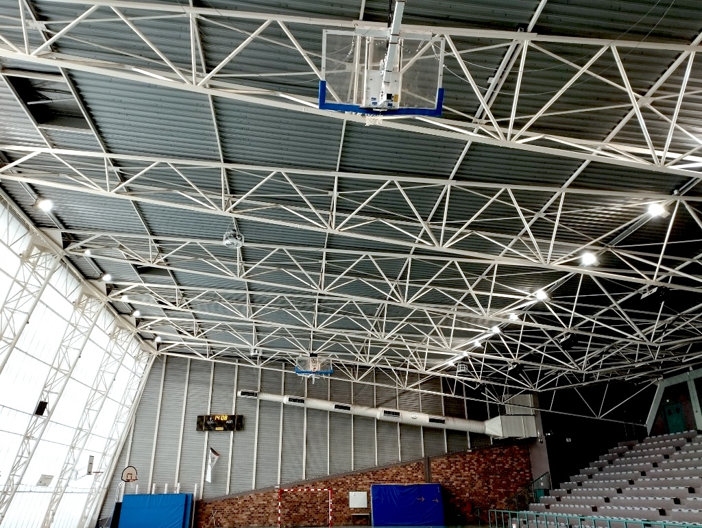 Complexe sportif de l'agglomération de Saint-Quentin — salle de gymnastique avec déstratificateur en plafond